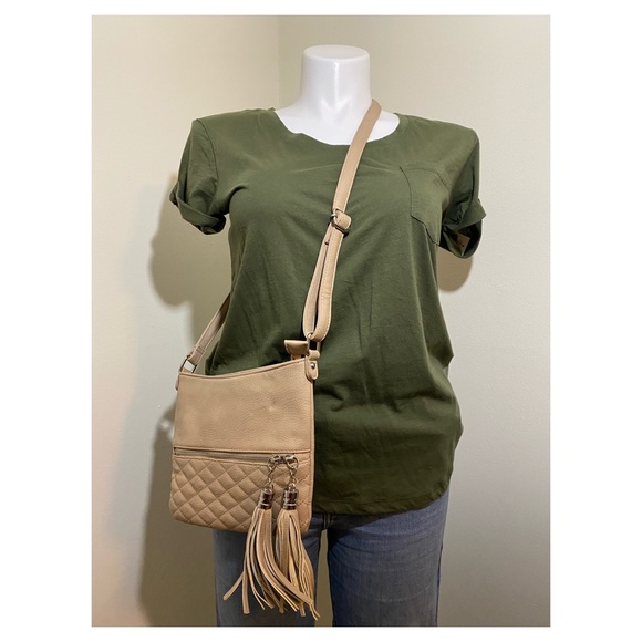 Charming Charlie Handbags - 💕Charming Charlie Purse